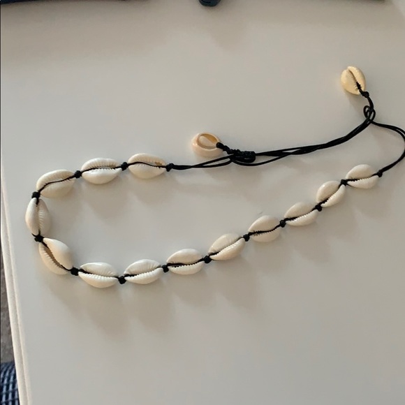 Shell Necklace - Picture 1 of 1